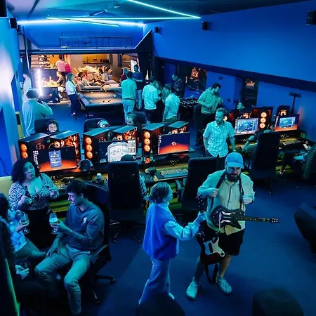 Botel Cyberdeck For Big Groups