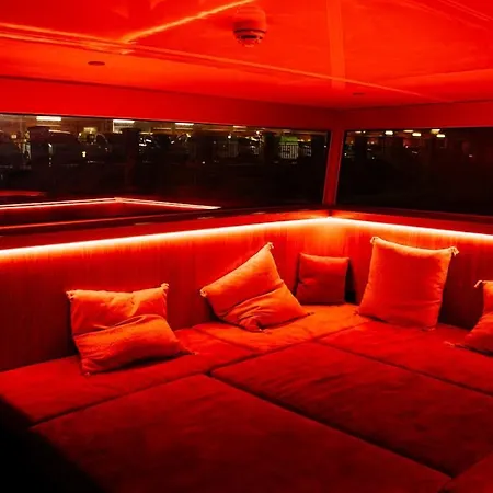 Botel Cyberdeck For Big Groups