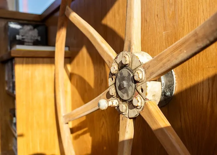 Botel Cyberdeck For Big Groups *